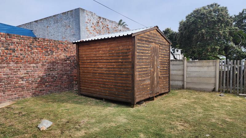 6 Bedroom Property for Sale in Paradise Beach Eastern Cape